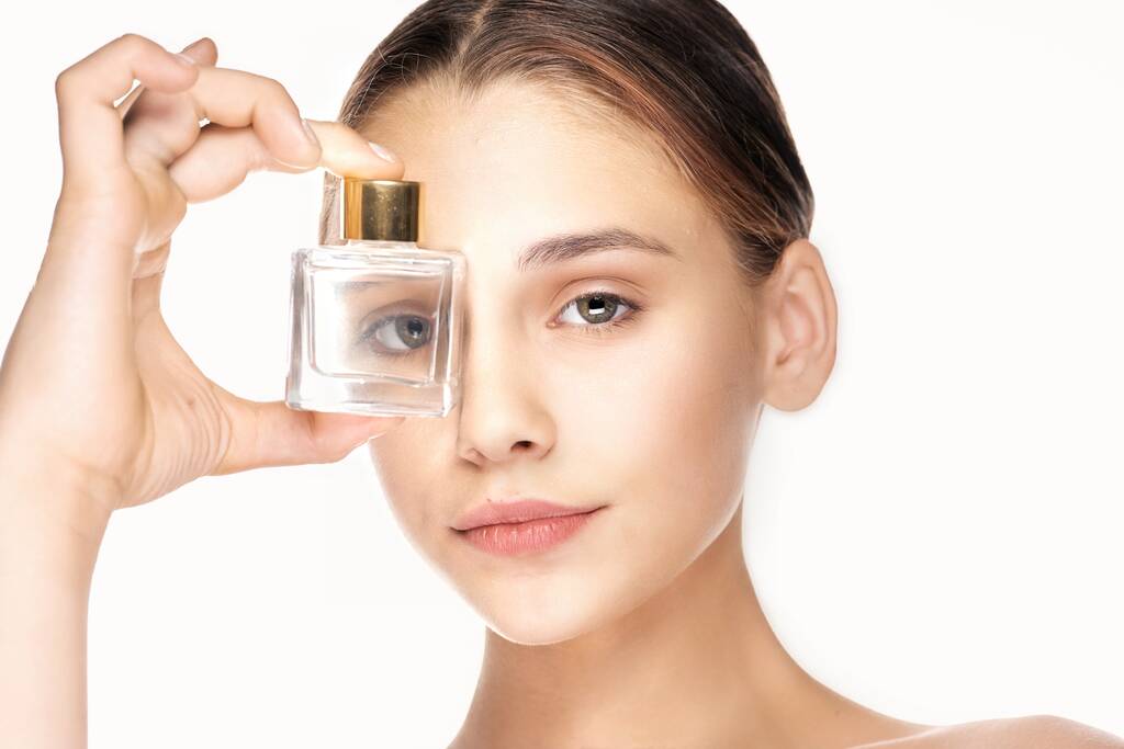 How to Choose a Signature Fragrance That Complements Your Skin’s Natural Chemistry